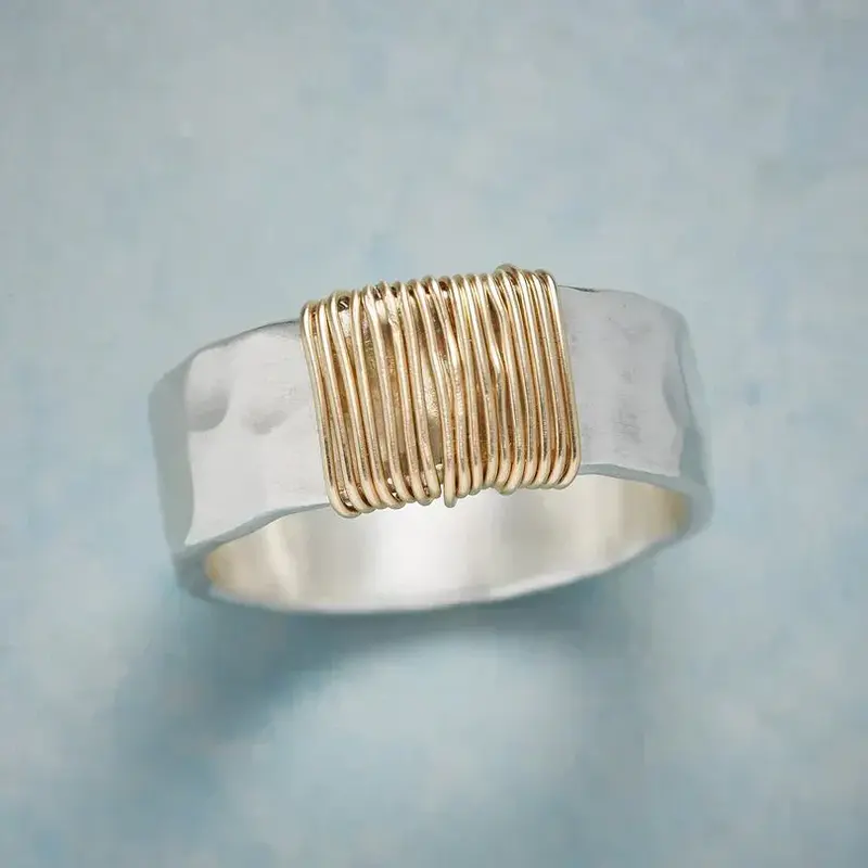 Anillo Boho con Fibras Doradas
