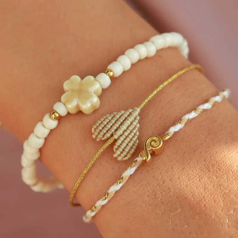 Armbanden set beige klaver