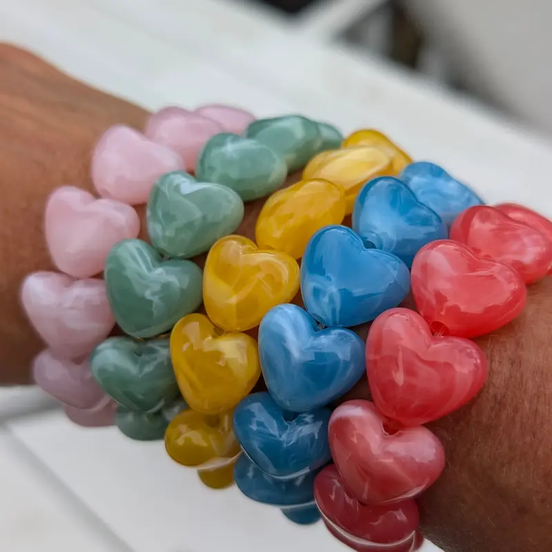 Blauwe chubby marble hartjes armband