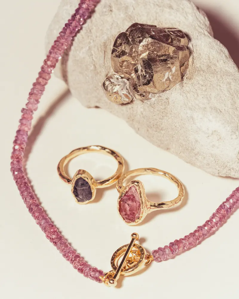 Collier van roze saffieren