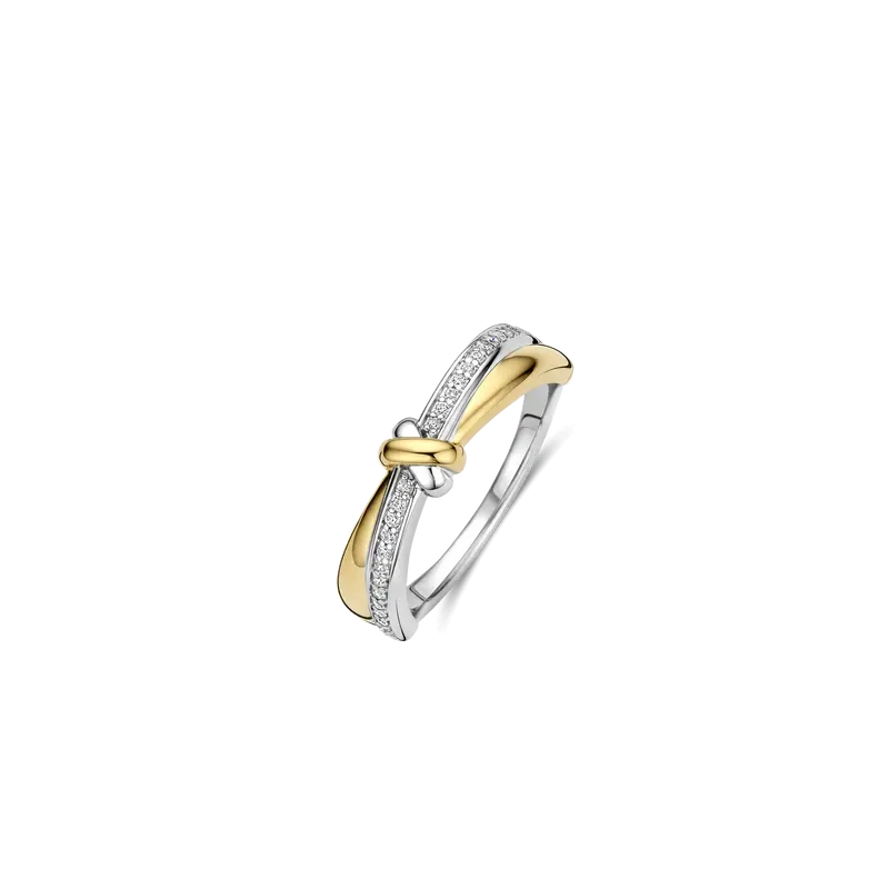 Contrast Knot Twisted Zirkonia Ring