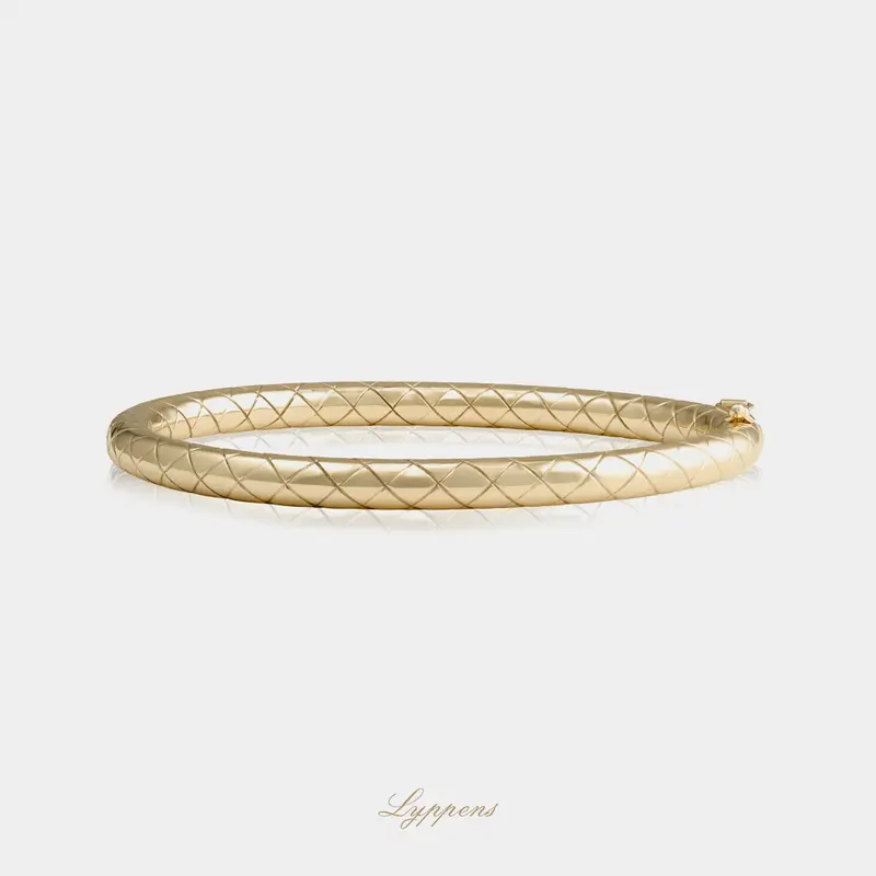 Geelgouden getorste bangle armband