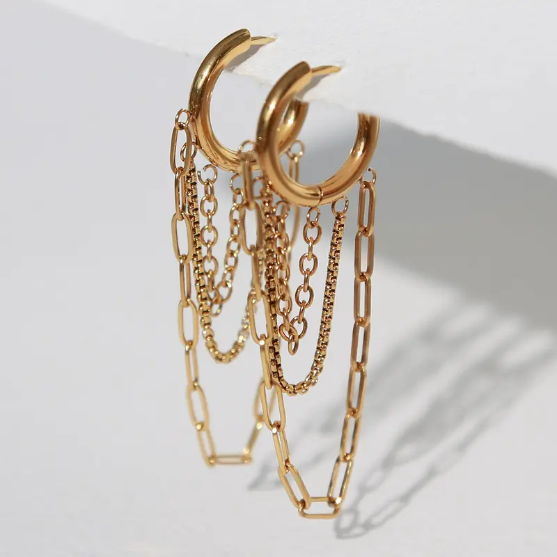 Gouden oorbellen chain reaction