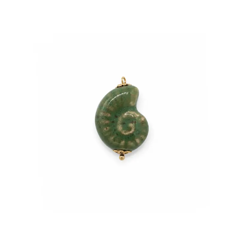 Groene schelp ammoniet keramiek bedel