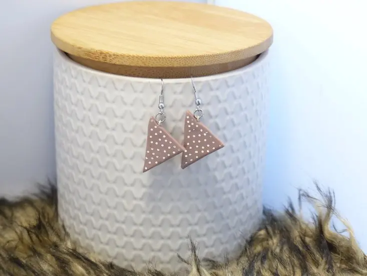 Handmade oorbellen driehoekjes - multicolor glitter