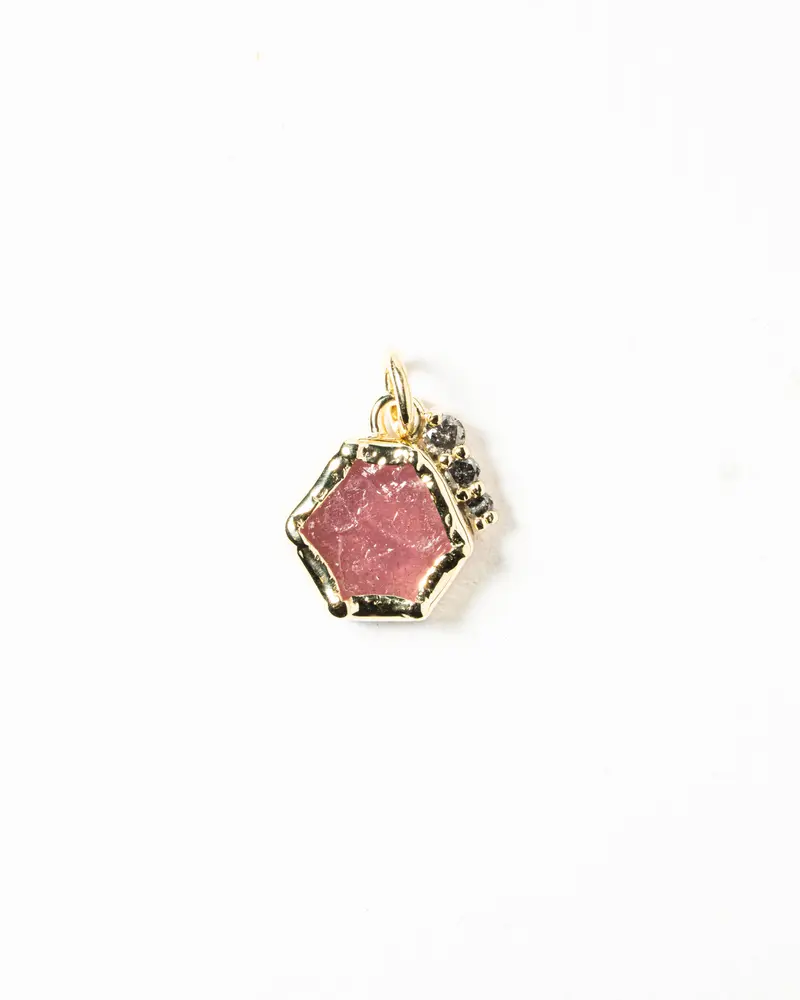 Hanger met ruwe roze saffier en diamantjes