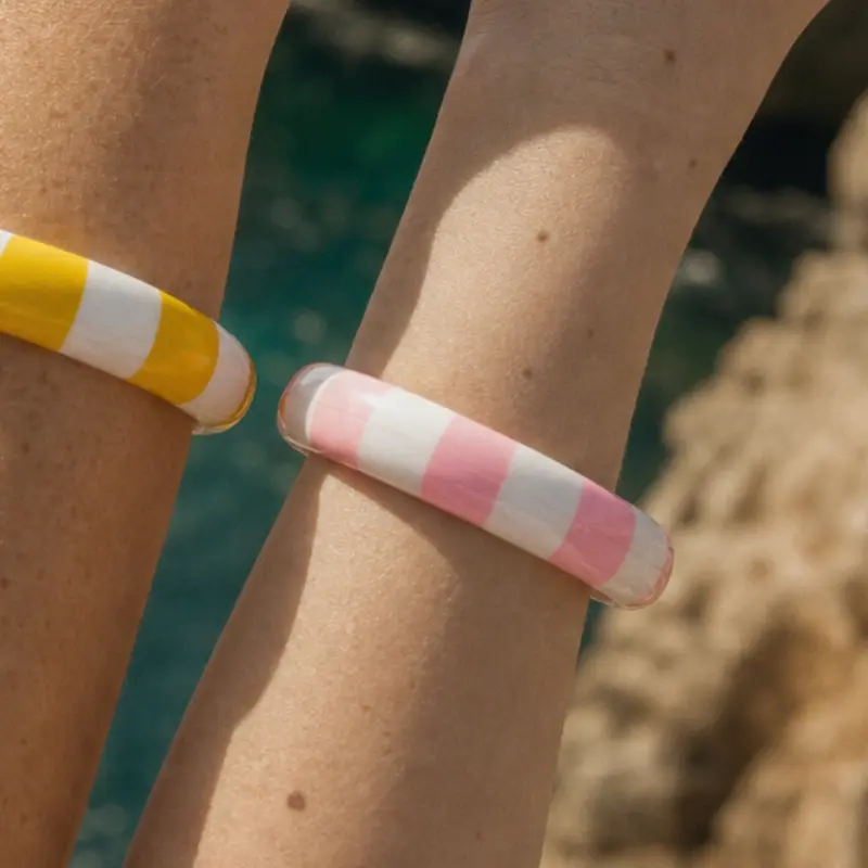 Lichtroze-witte gestreepte bangle armband Candy