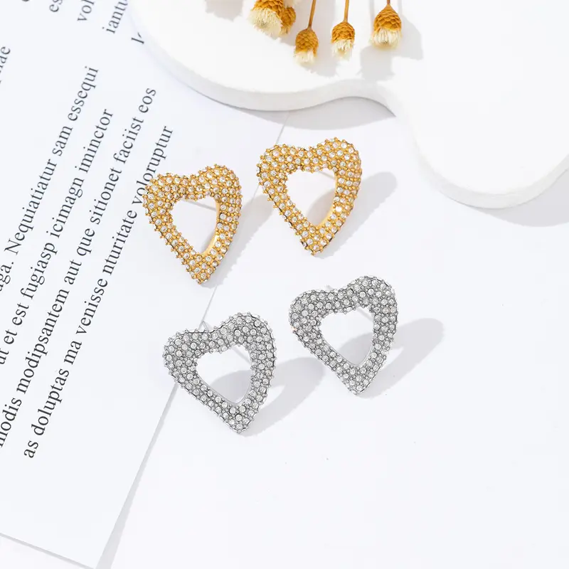 Open strass love studs oorbellen