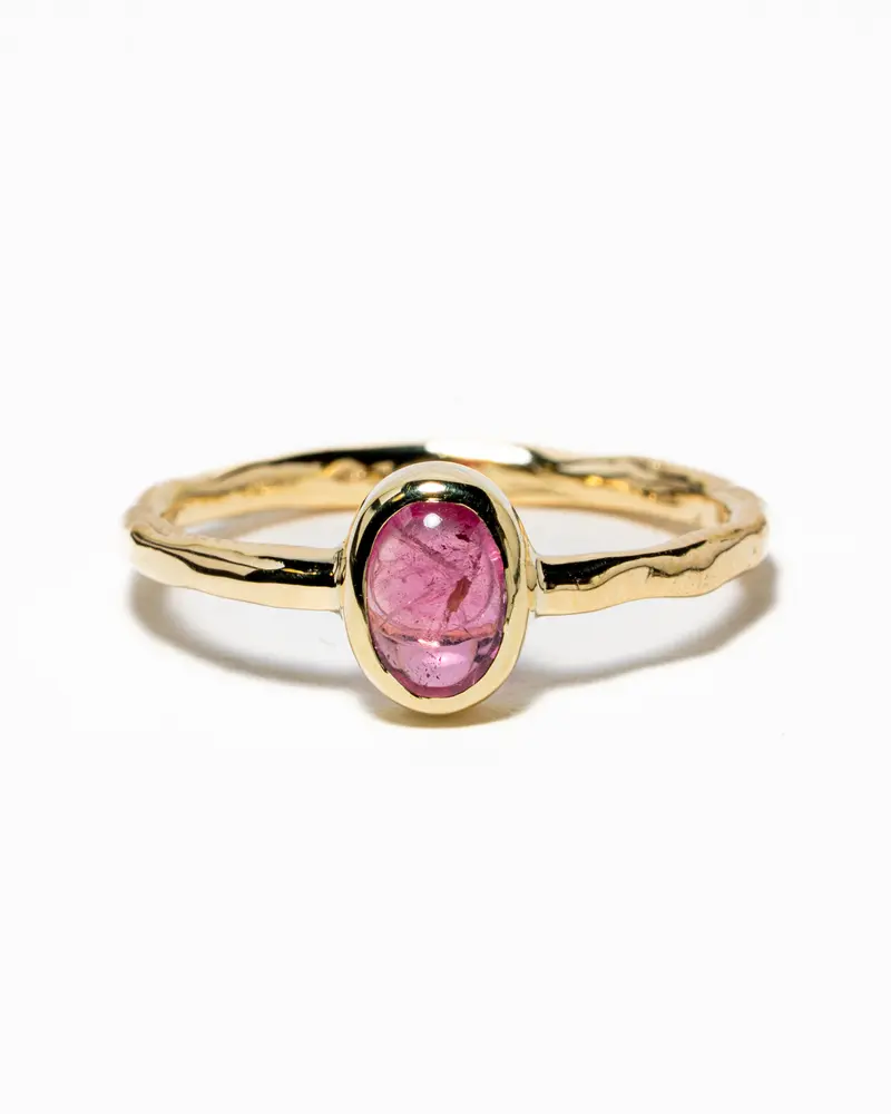 Ring met knalroze robijn