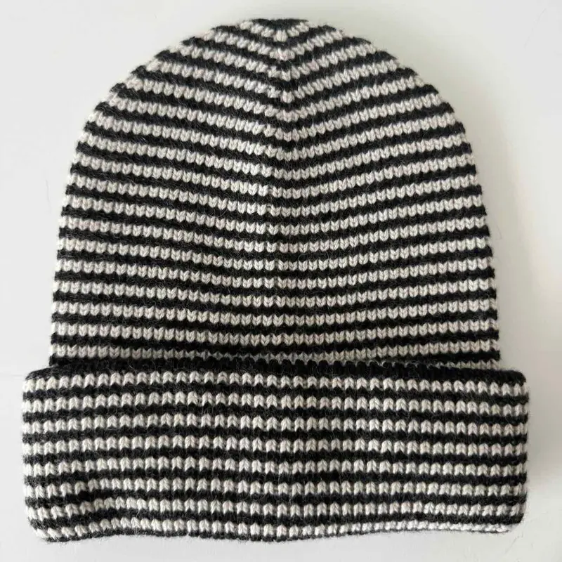 sjaalmania cosy beanie light sand/solid black