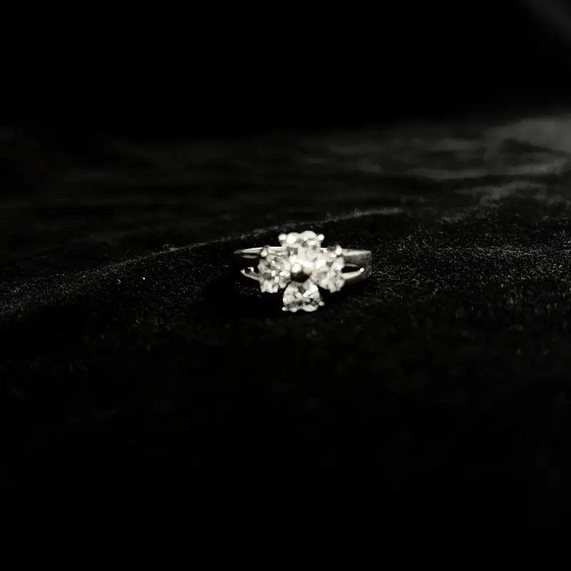 Solitaire Sparkle Ring - Silver 925