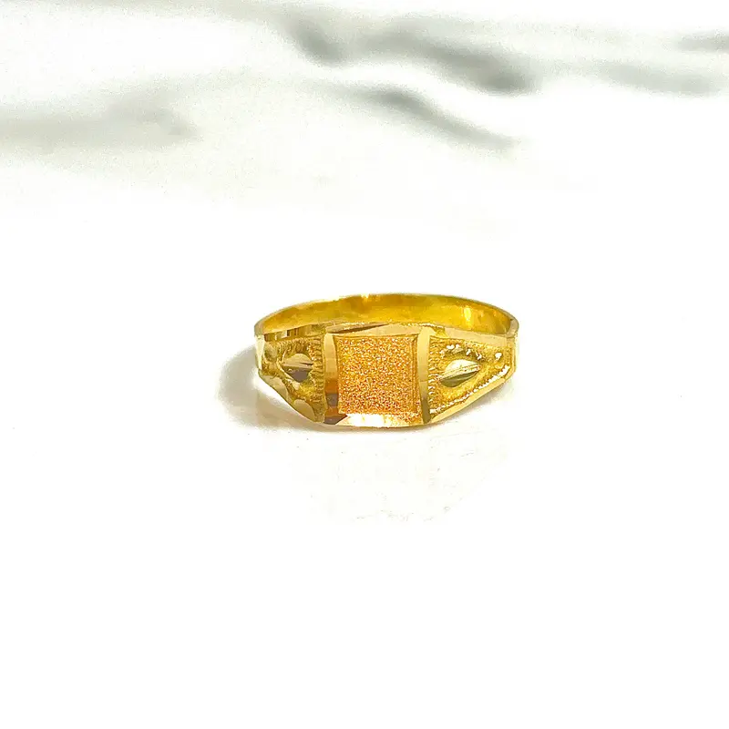 Sparkle Crown Child Ring - 18 carat gold