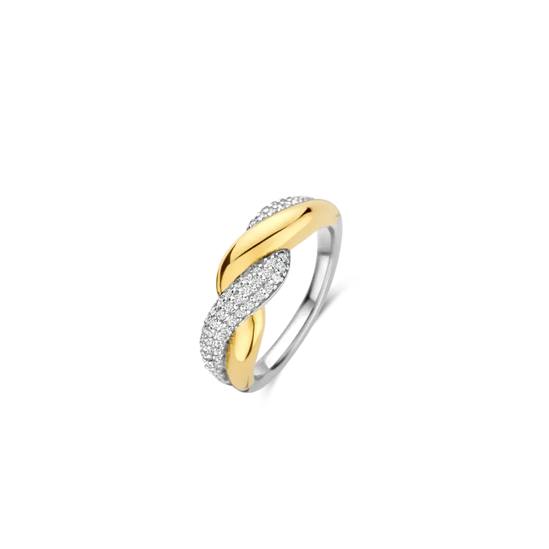 Twisted Zirkonia Ring