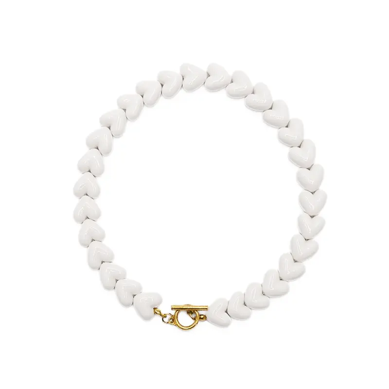 Witte hartjes kralenketting frontsluiting