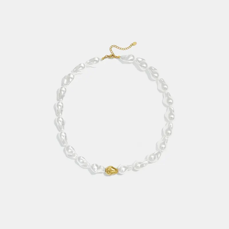 Witte parelmoer statement ketting met gouden kraal