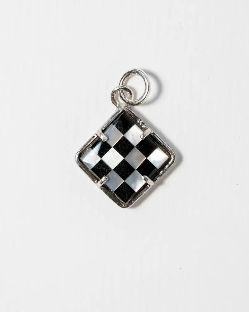 Zilveren checkerboard hangertje