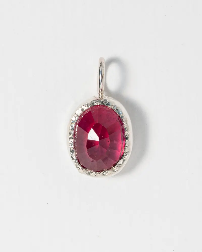 Zilveren hanger met roze saffier