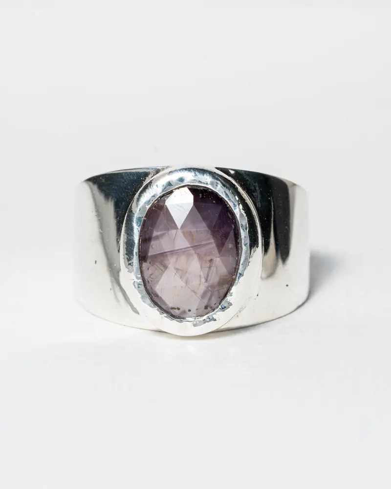 Zilveren ring met robijn
