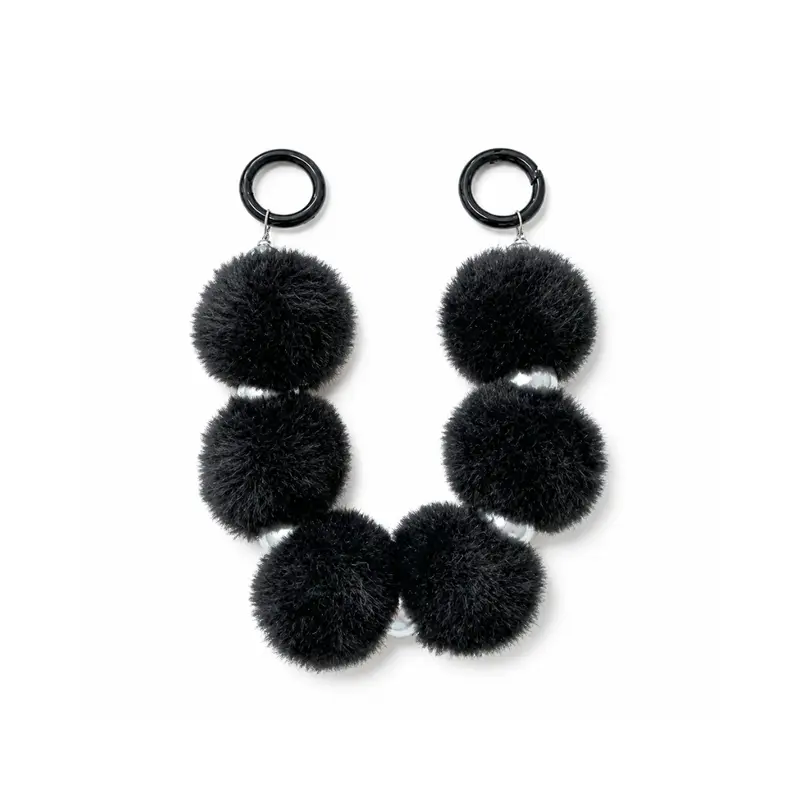 Zwarte pompom tashanger met parels